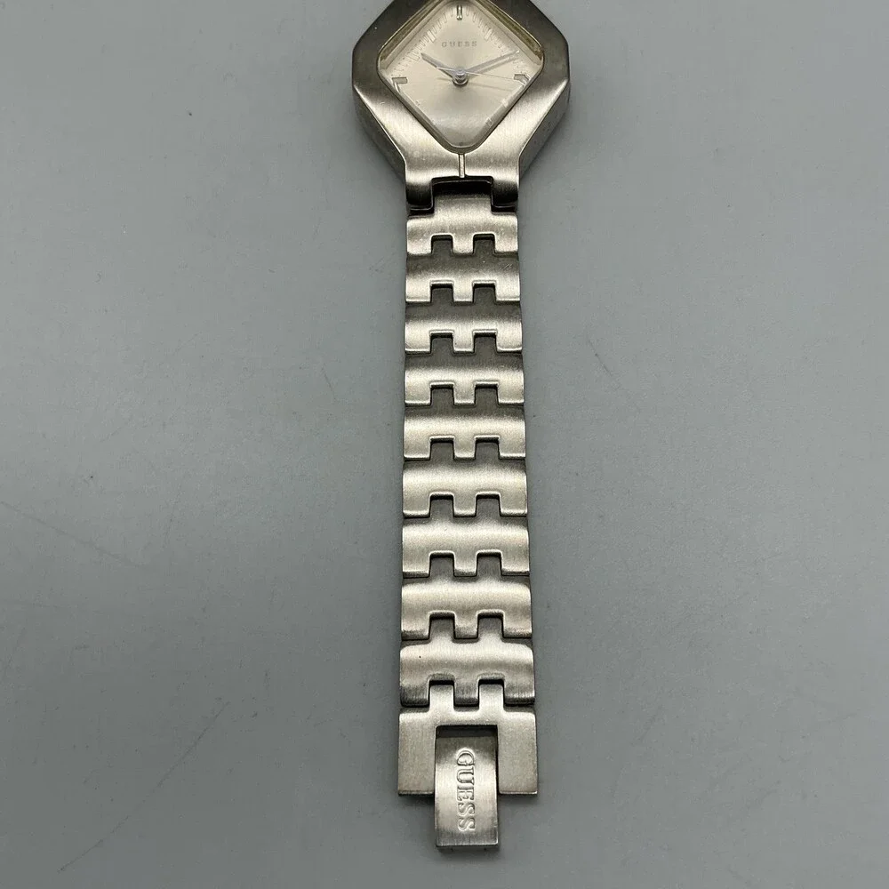 Guess Womens Watch 27mm Champagne Dial Silver Tone Stainless New Battery 7